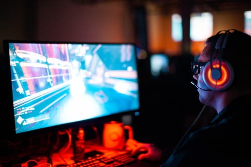Gamer in a dark room blog body image