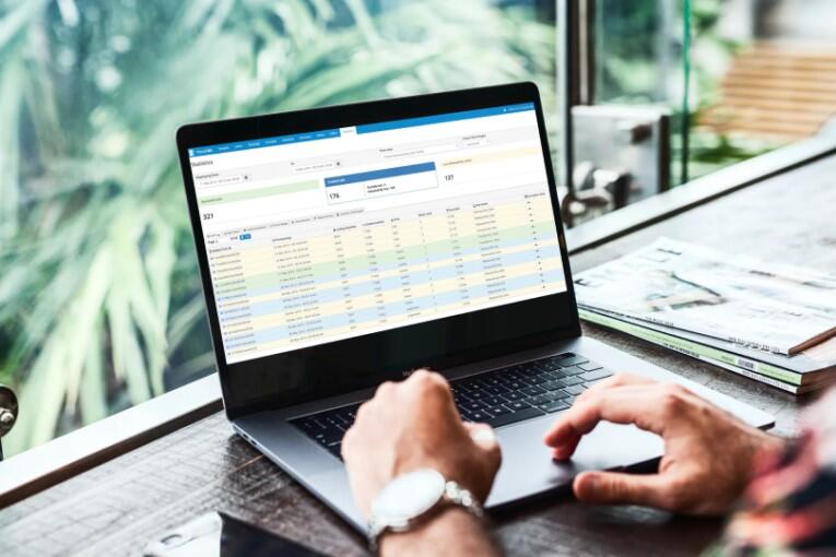 Visual-Auto-Attendant-Laptop-Call-Out-Web-image